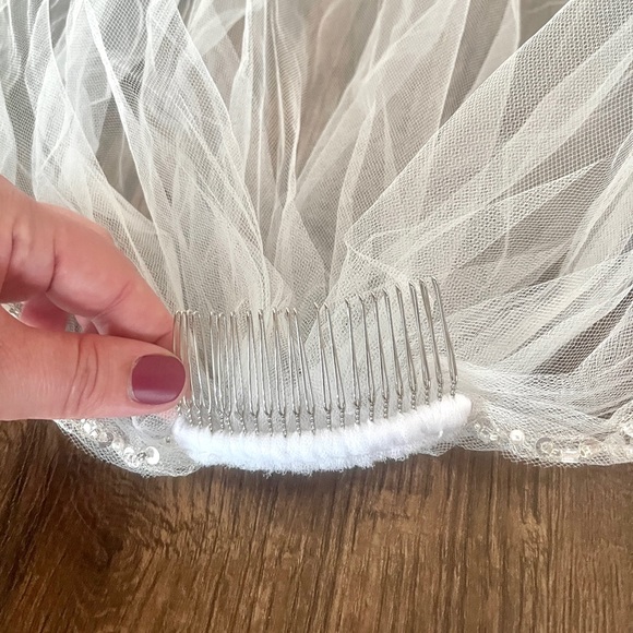 One tier Cathedral length embroidered wedding veil - Picture 6 of 6